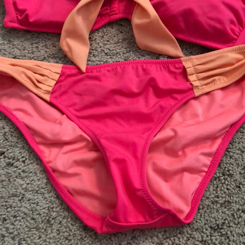 Bikini - Picture 4 of 5